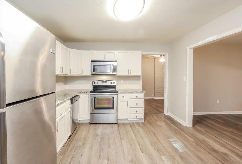 1904 N Kendall Rd, Independence, MO 64058
