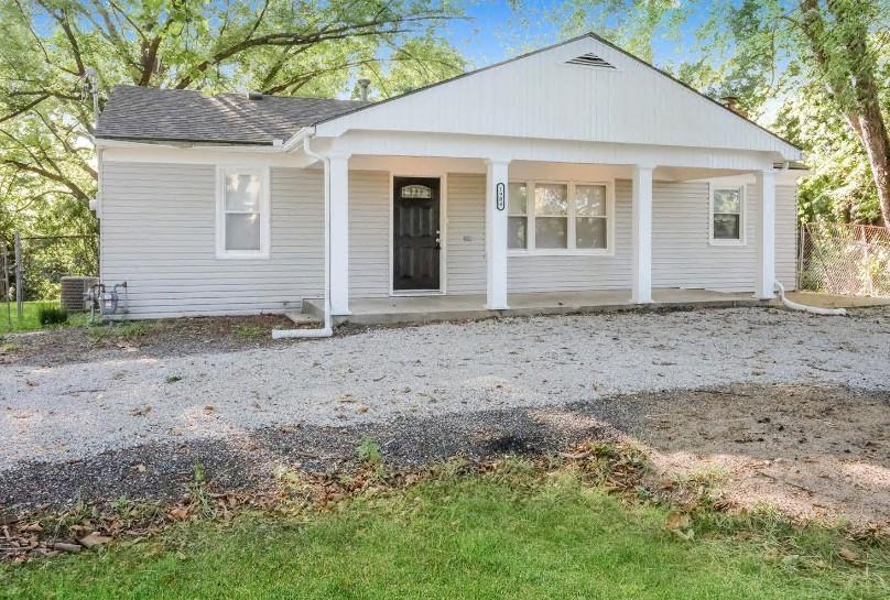 1904 N Kendall Rd, Independence, MO 64058