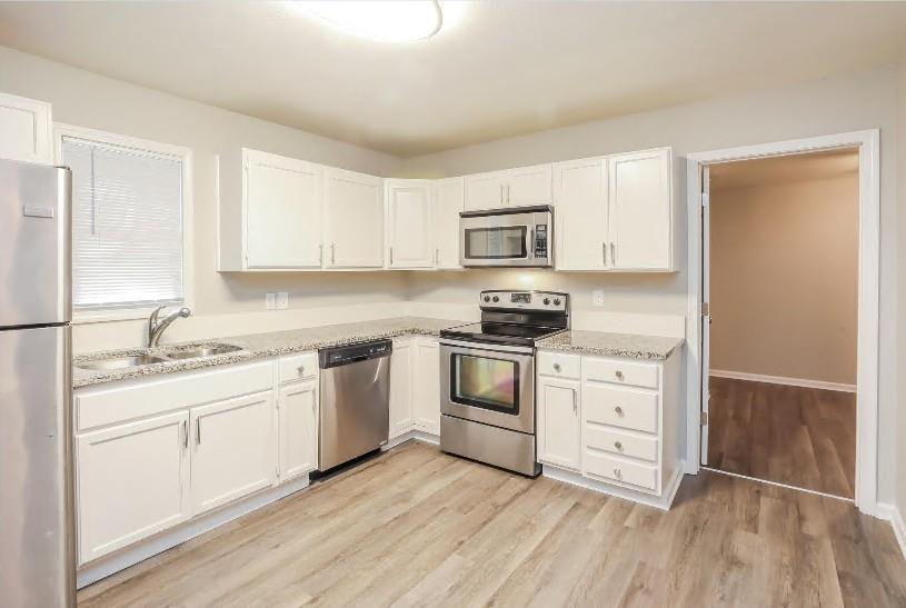 1904 N Kendall Rd, Independence, MO 64058