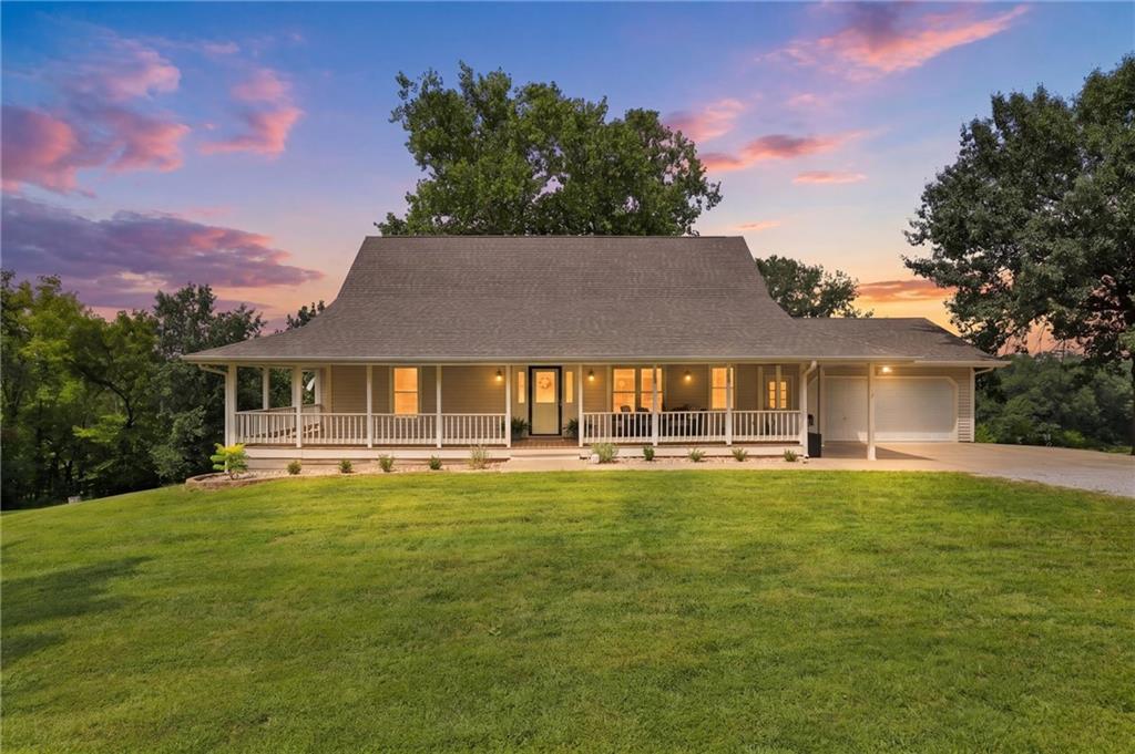 7196 SE Snow Dr, Holt, MO 64048