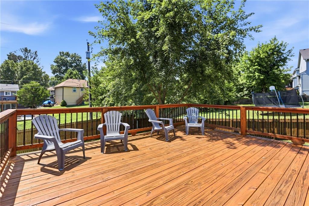 23313 W 52nd Ter, Shawnee, KS 66226