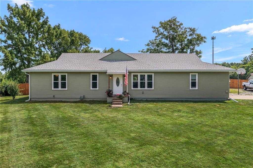 4237 Lakeview Dr, Leavenworth, KS 66048