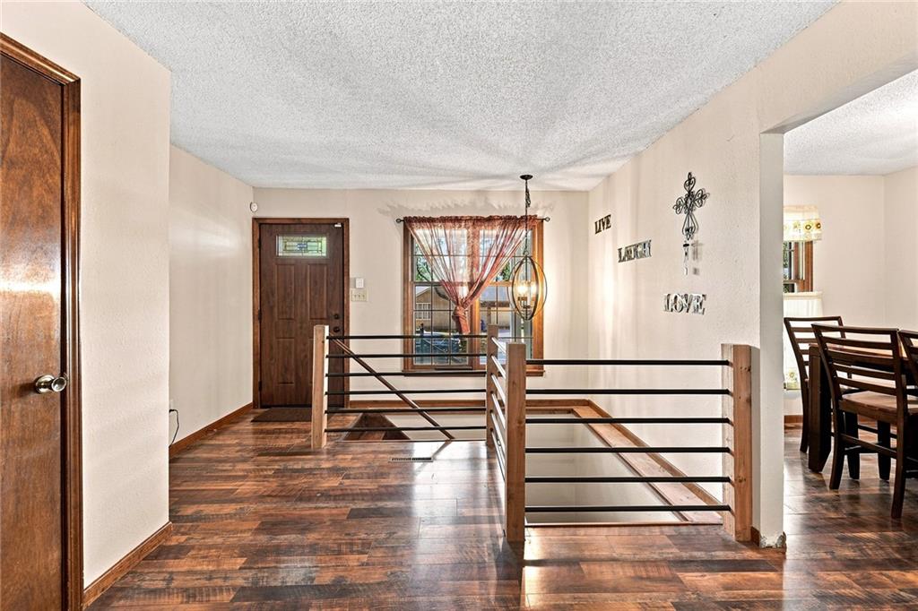 901 NW Valley Woods Dr, Grain Valley, MO 64029
