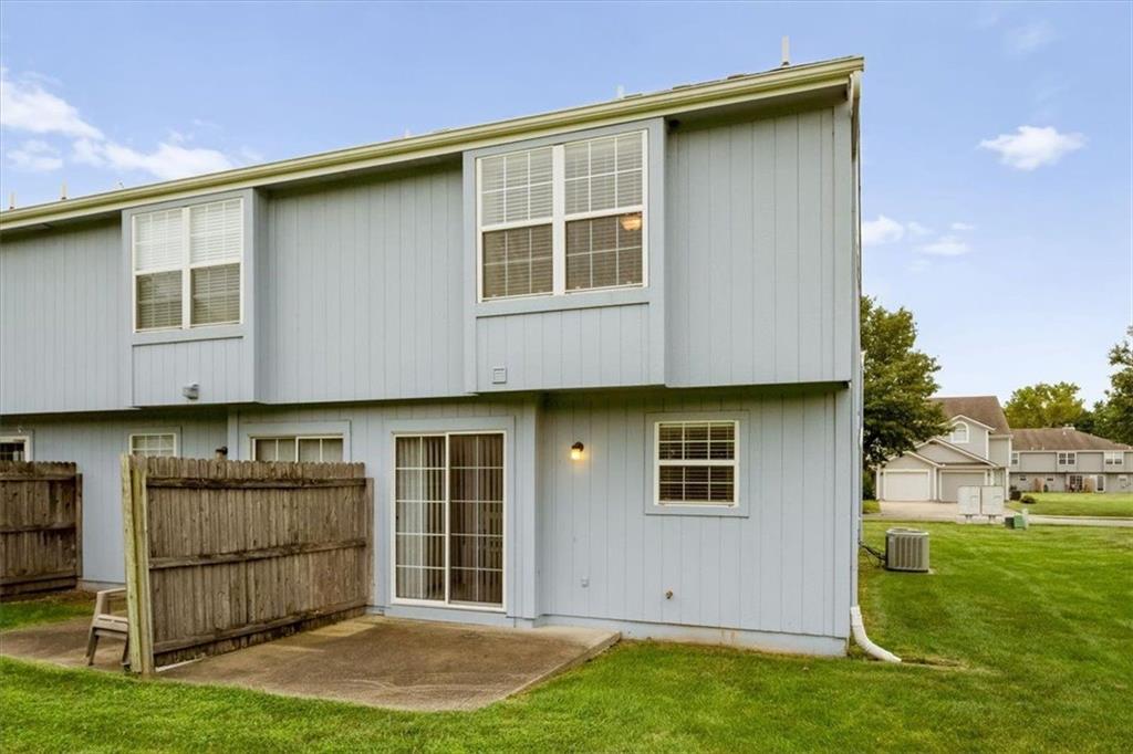 5696 NW Plantation Ln #174 A, Lee's Summit, MO 64064