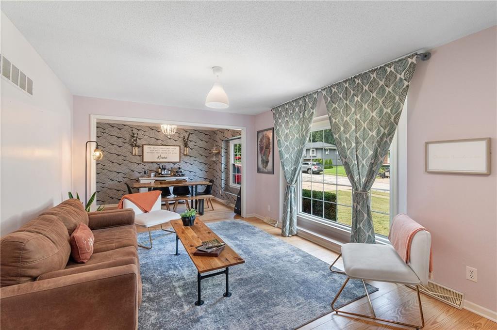 413 Pershing St, Liberty, MO 64068