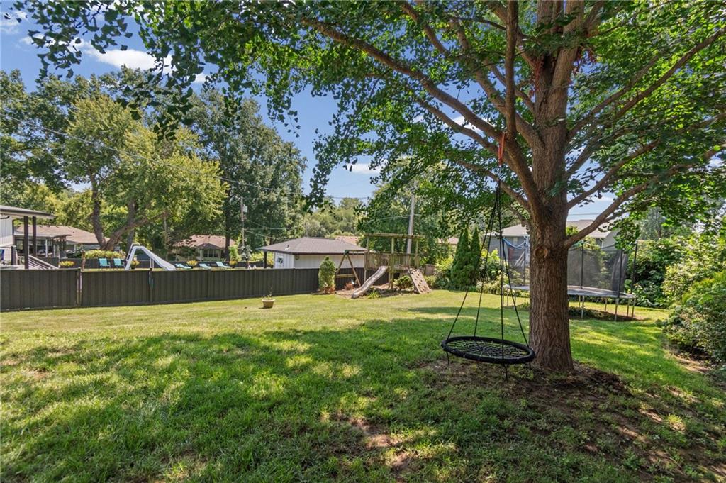 413 Pershing St, Liberty, MO 64068