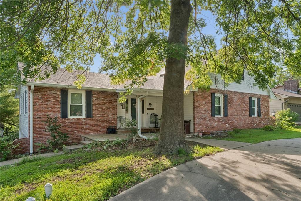 1411 Northfield Park Blvd, Warrensburg, MO 64093