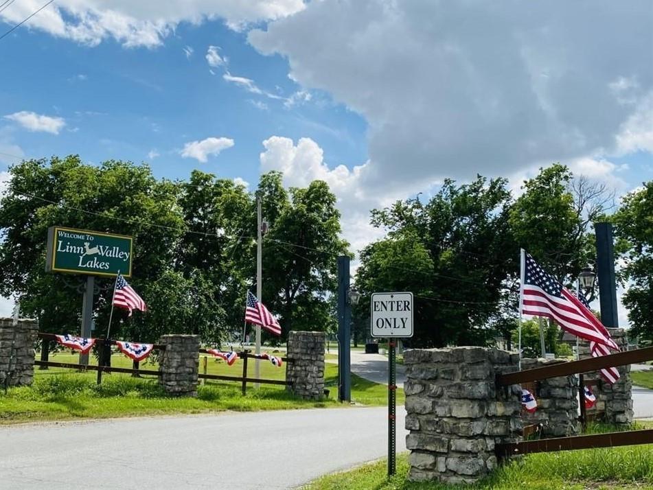 26 Shady Ln, Linn Valley, KS 66040