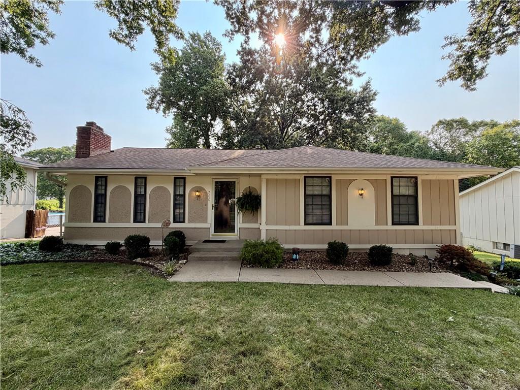 700 SW 24th St, Blue Springs, MO 64015