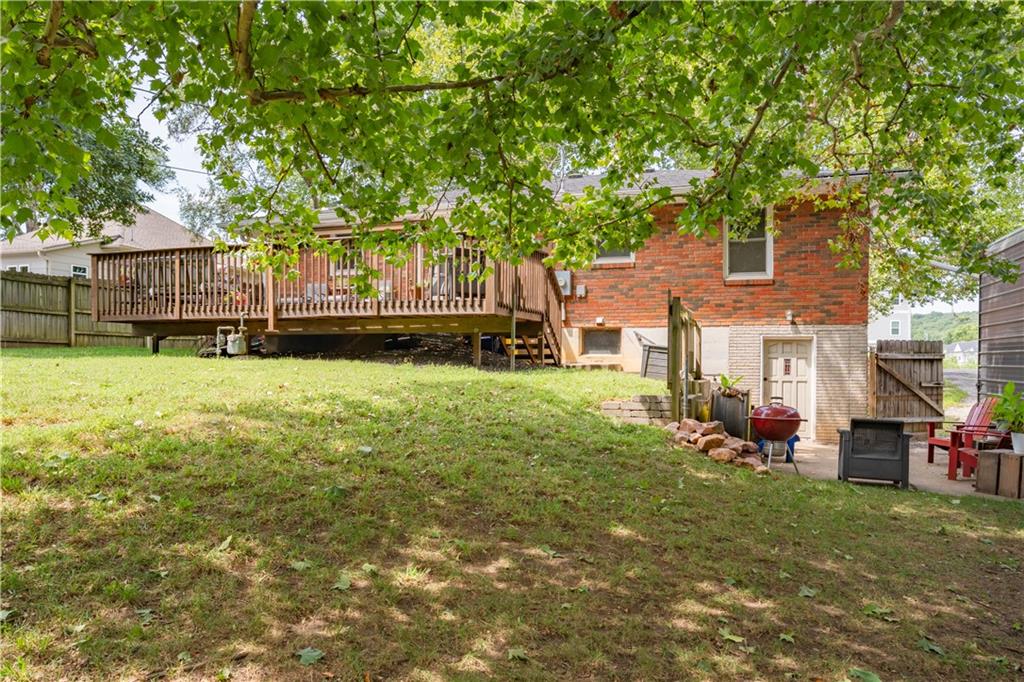 903 West St, Tonganoxie, KS 66086