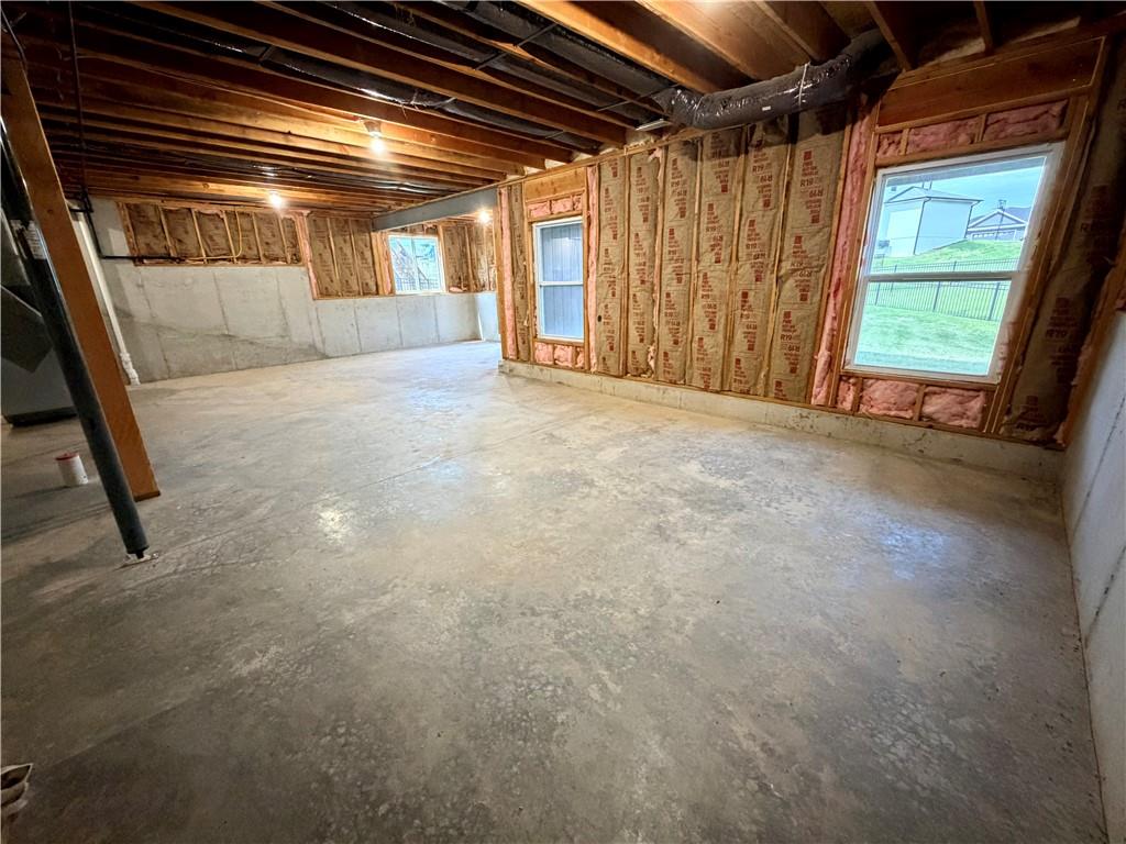 1244 Hillmann Ln, Warrensburg, MO 64093