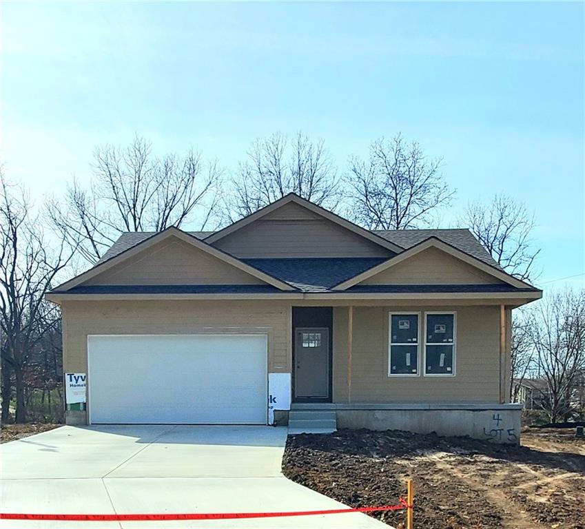 103 Highland Dr, Smithville, MO 64089
