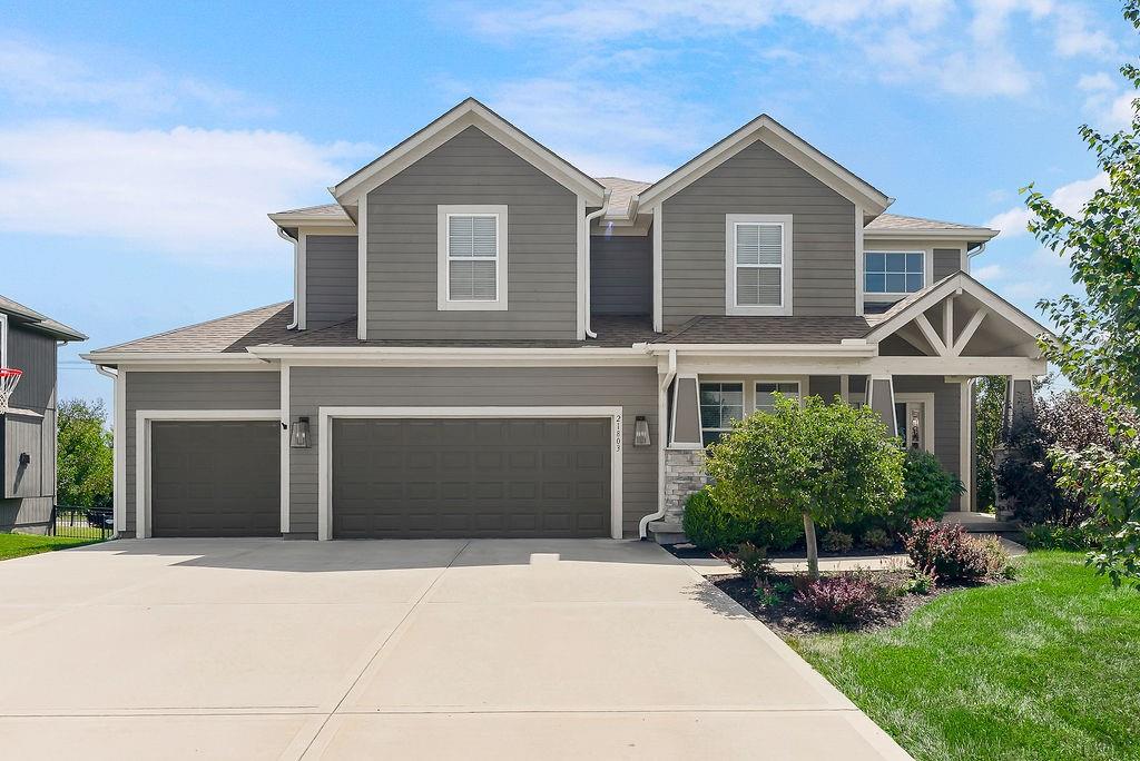 21803 W 46th Ter, Shawnee, KS 66226