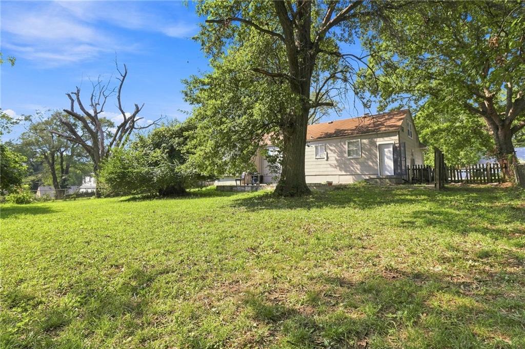 2307 NE 37th Ter, Kansas City, MO 64116