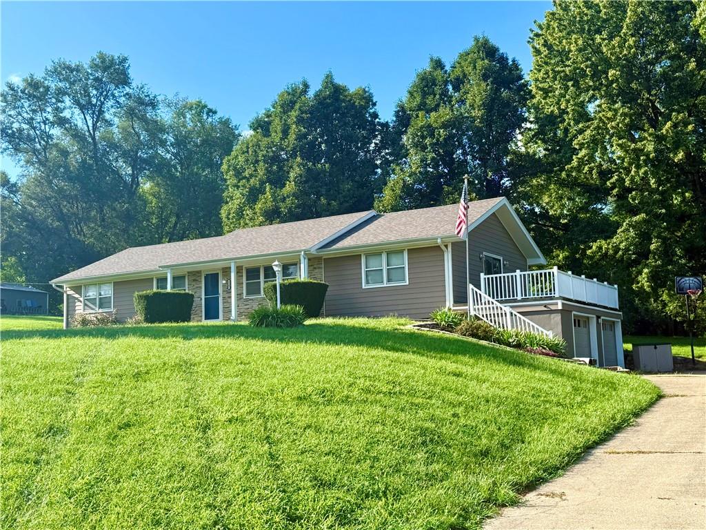 2307 Westminster Ln, St Joseph, MO 64504