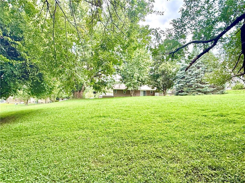 2307 Westminster Ln, St Joseph, MO 64504