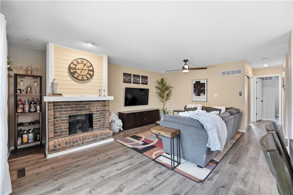 10991 Gillette St, Overland Park, KS 66210
