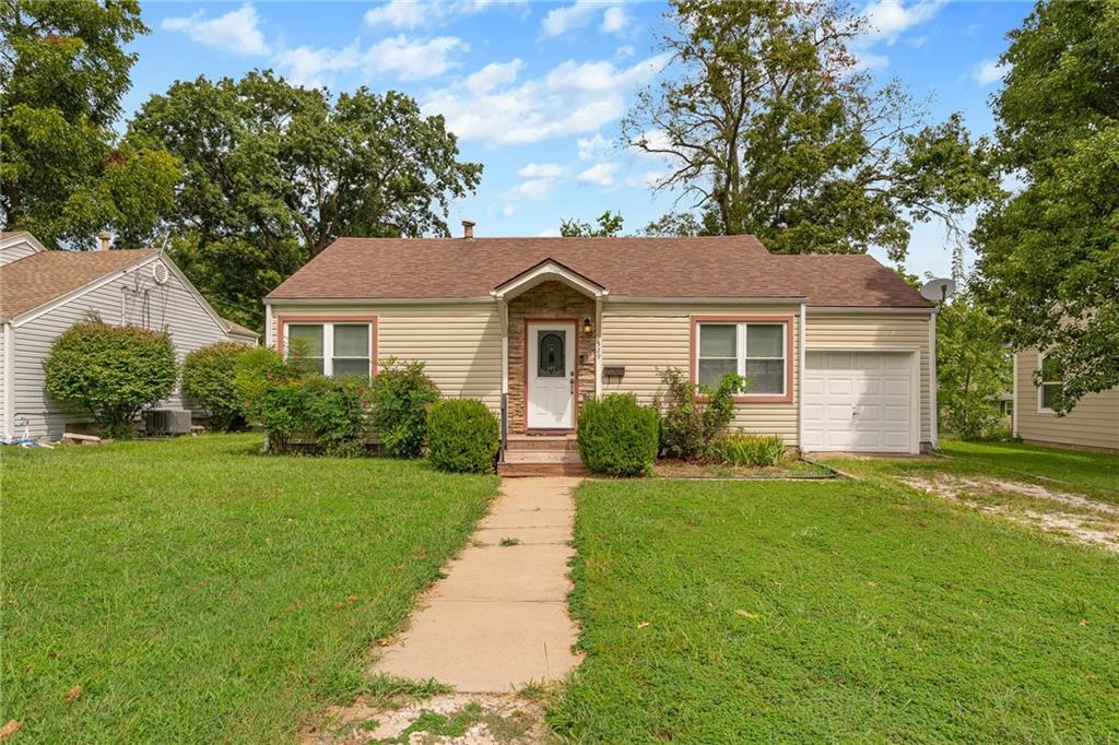 329 E 12th St, Ottawa, KS 66067