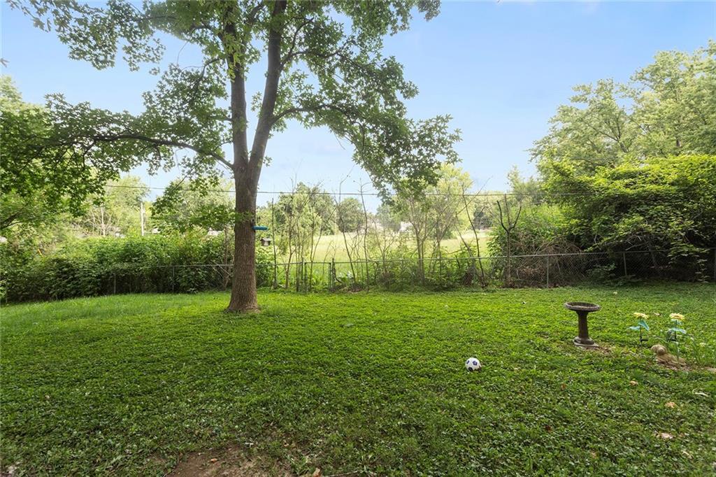 103 Ralph Dr, Lansing, KS 66043