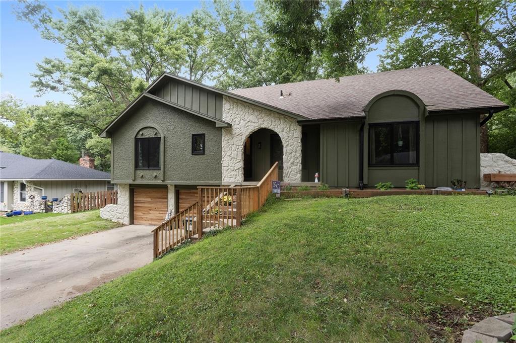 103 Ralph Dr, Lansing, KS 66043