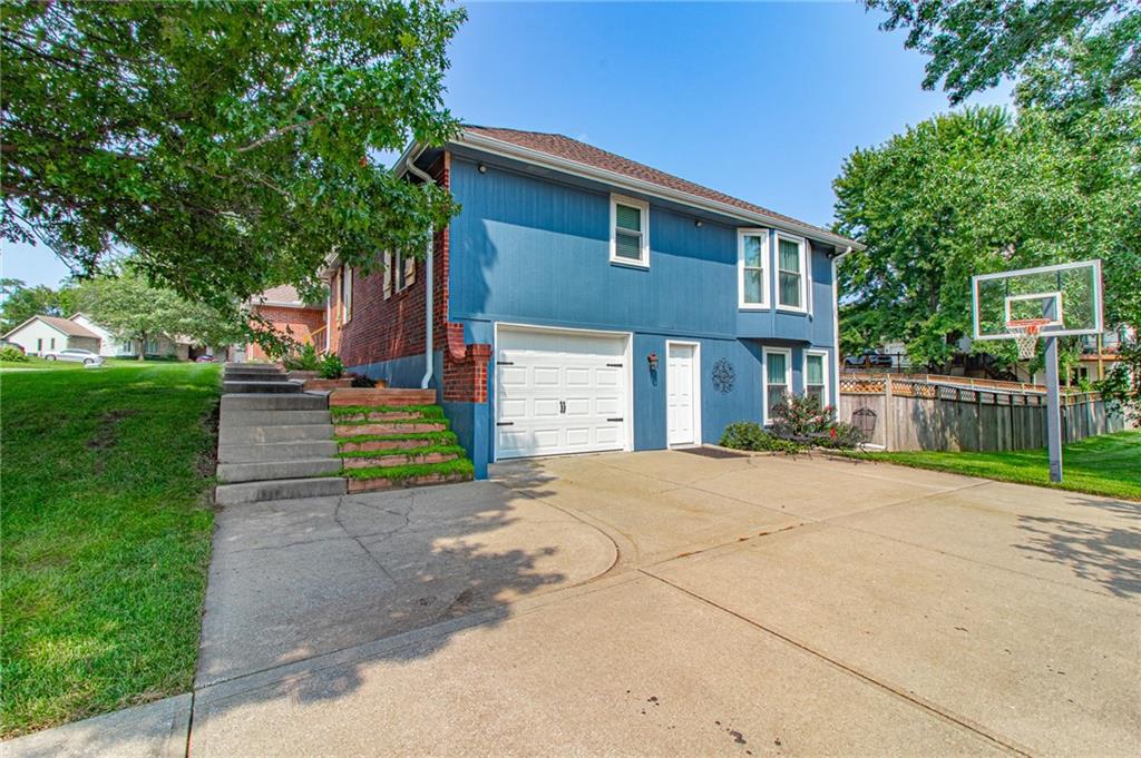 3518 SW Meyer Blvd, Blue Springs, MO 64015