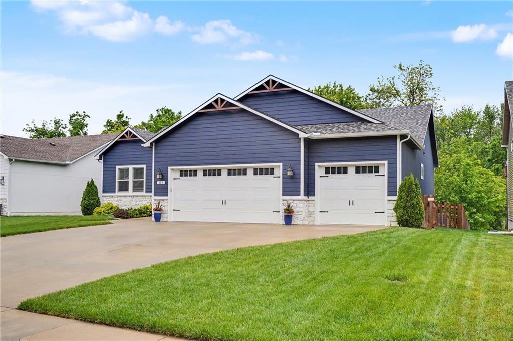 113 Hillside Dr, Baldwin City, KS 66006