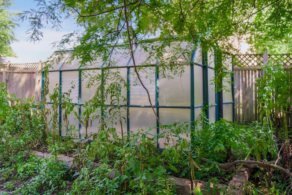 18604 E 27th St S, Independence, MO 64057