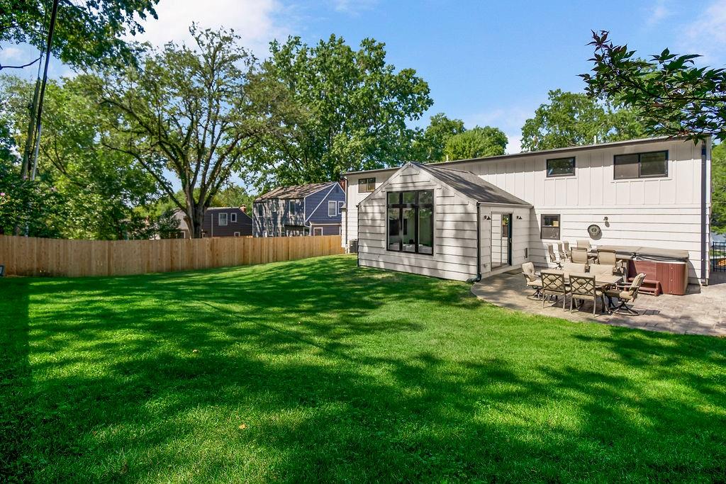 2905 W 73rd St, Prairie Village, KS 66208