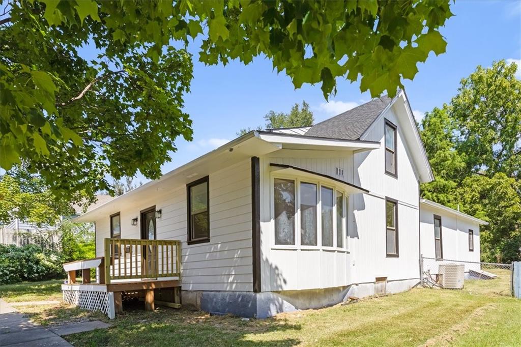 106 S Jeffreys St, Pleasant Hill, MO 64080