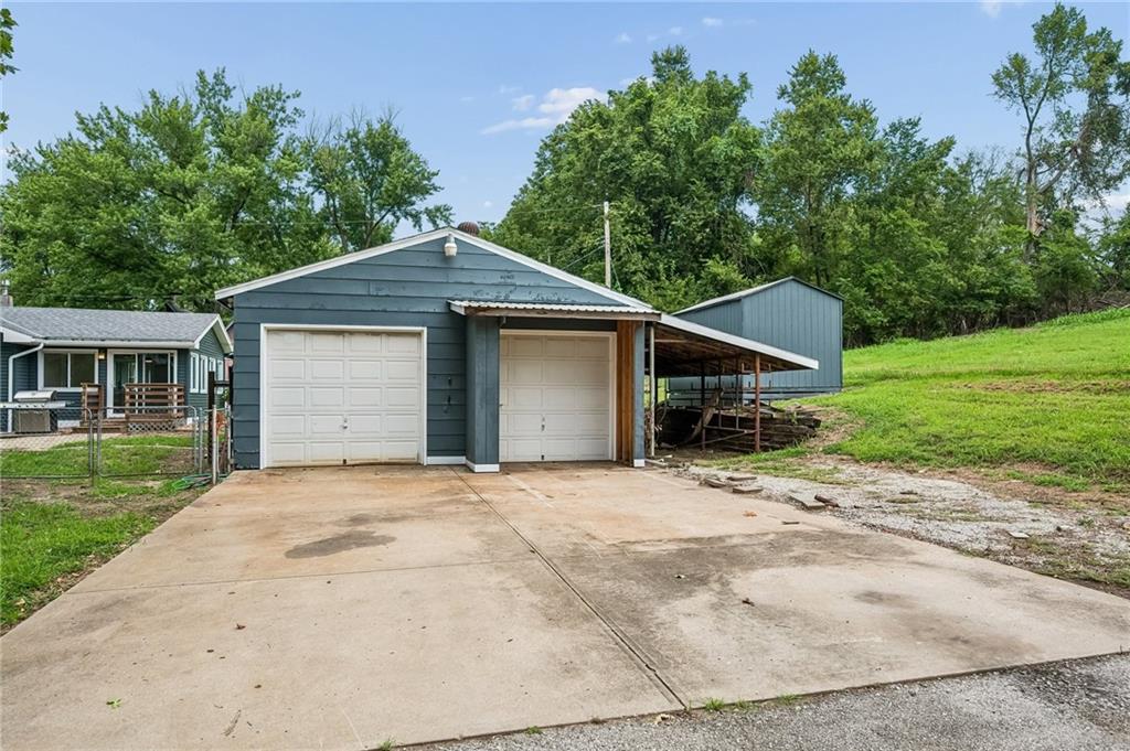 3741 N Brighton Ave, Kansas City, MO 64117