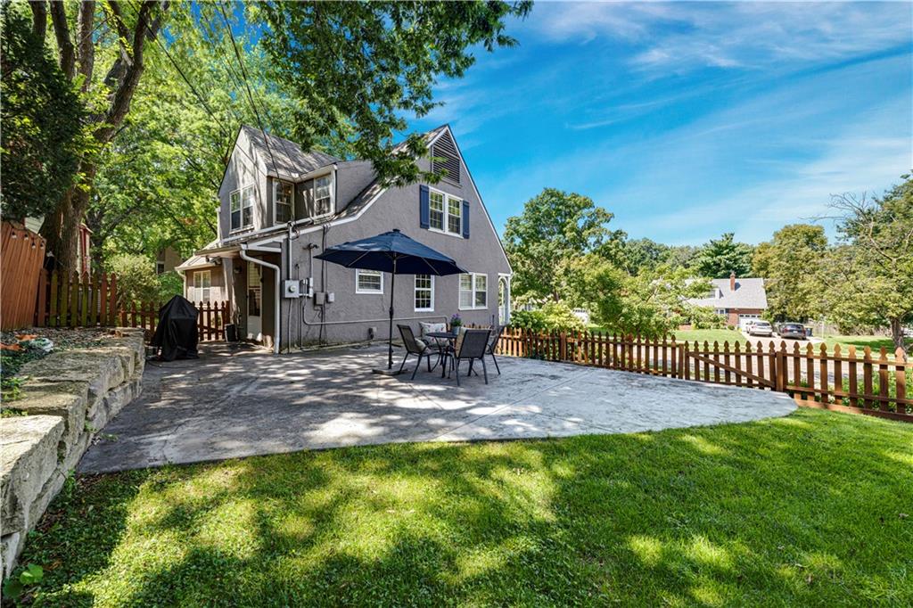 6811 Rockhill Rd, Kansas City, MO 64131