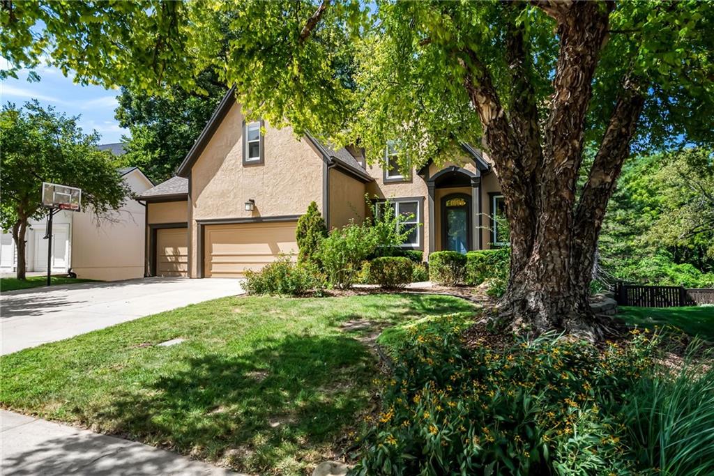 4606 Aminda St, Shawnee, KS 66226
