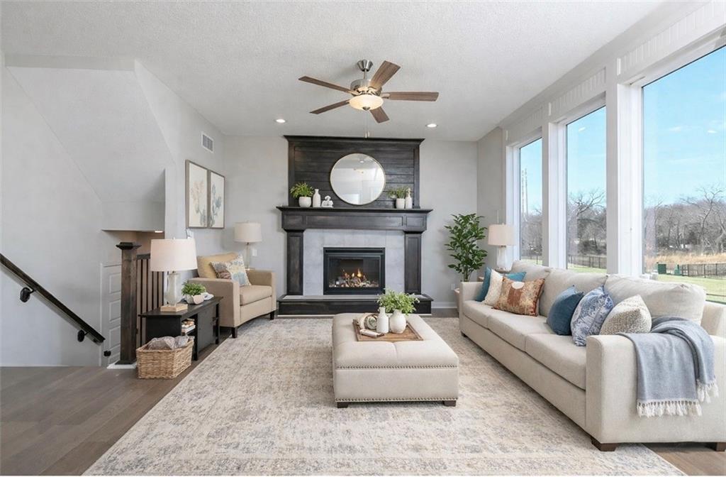 6000 Apache Dr, Shawnee, KS 66226