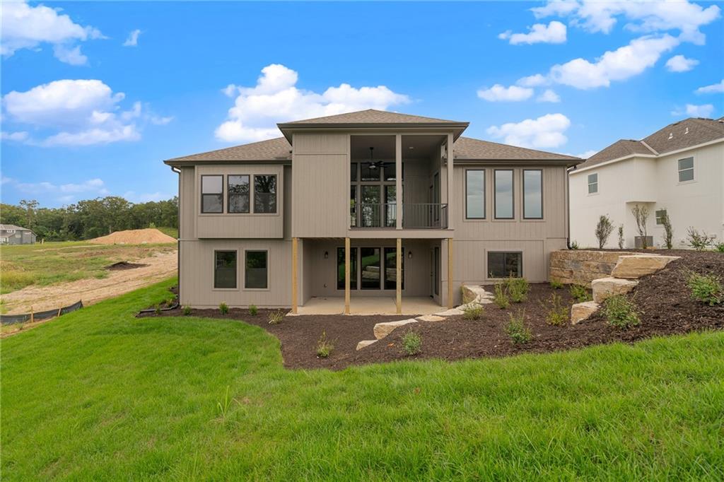13548 Terrace Park Dr, Parkville, MO 64152