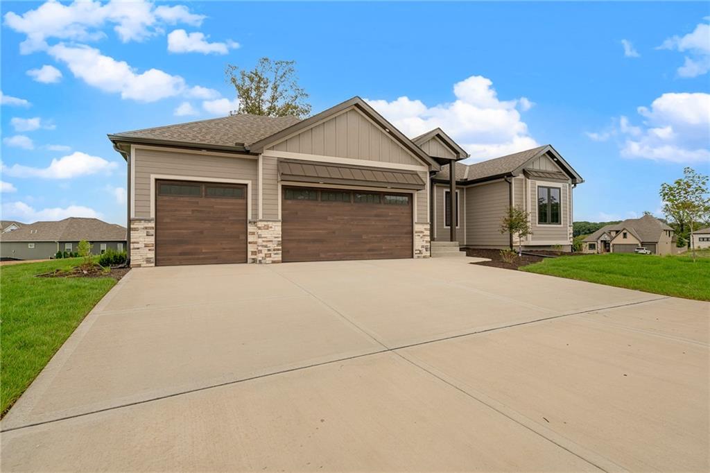 13548 Terrace Park Dr, Parkville, MO 64152