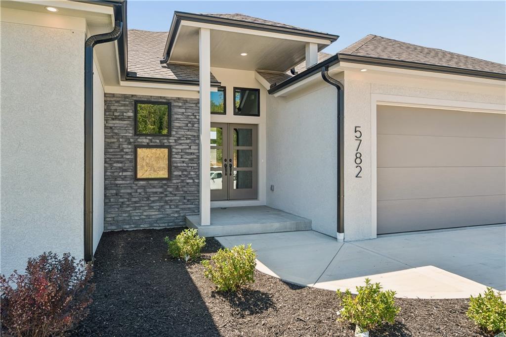 5782 NW Black Oak Ct, Parkville, MO 64152