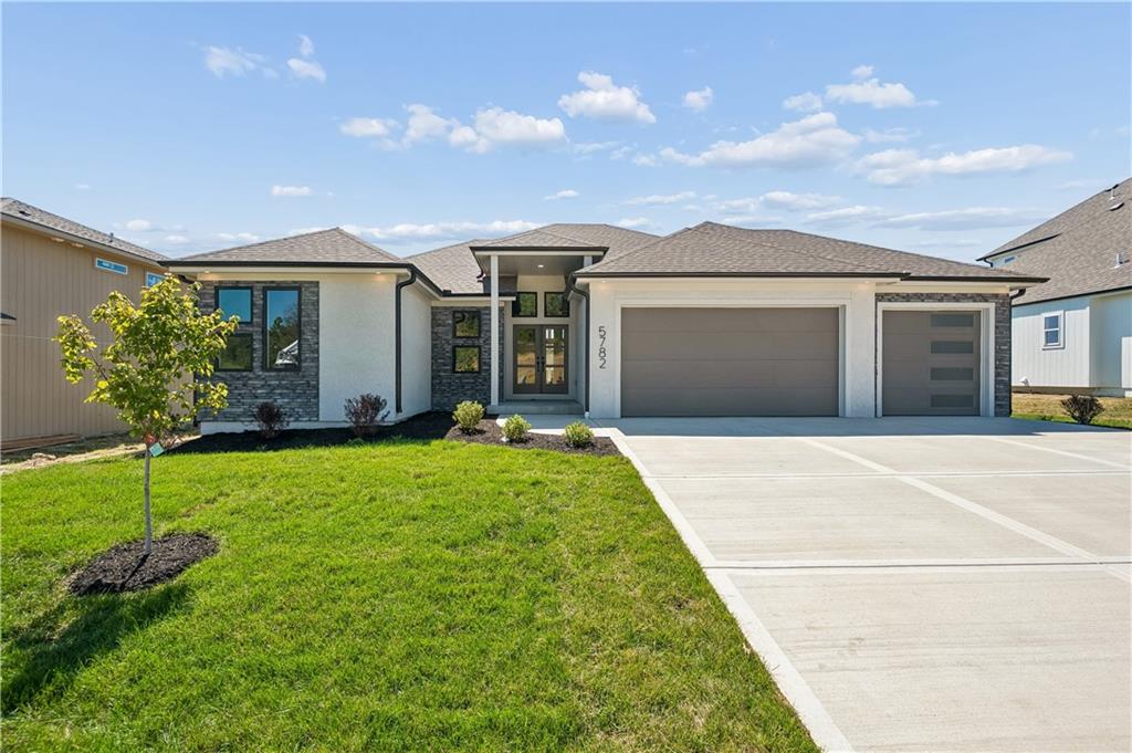 5782 NW Black Oak Ct, Parkville, MO 64152