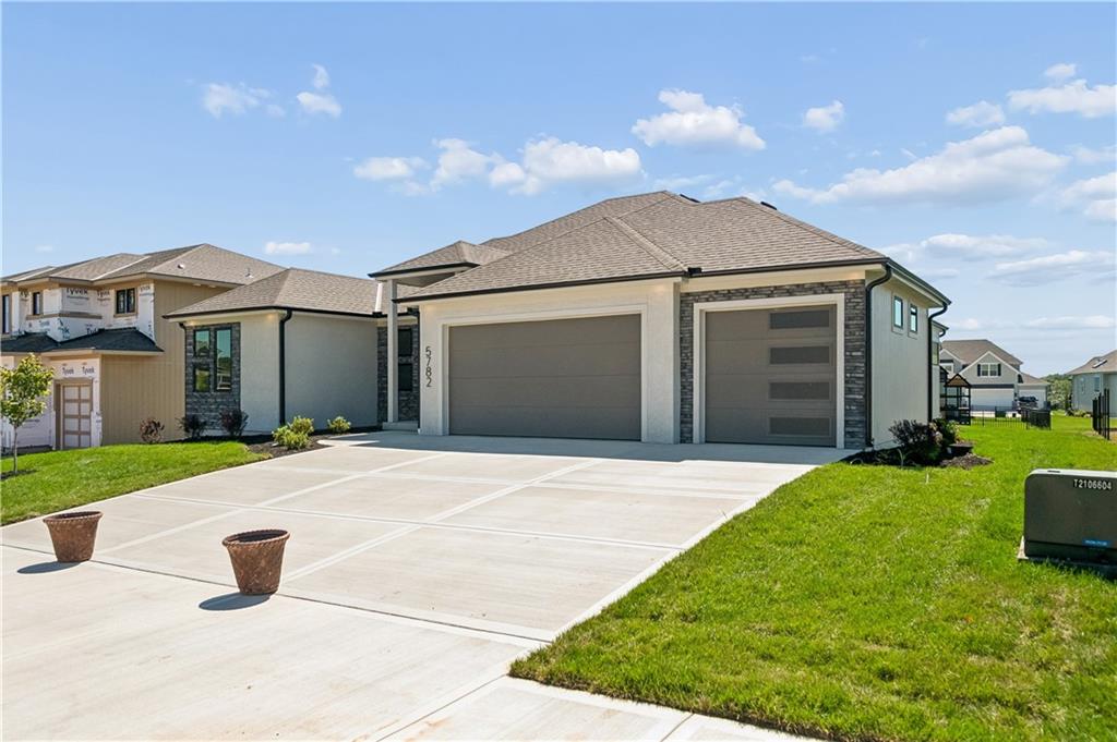 5782 NW Black Oak Ct, Parkville, MO 64152