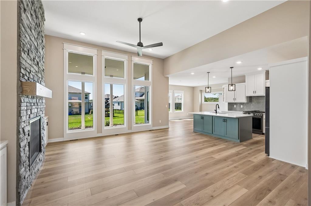 5782 NW Black Oak Ct, Parkville, MO 64152