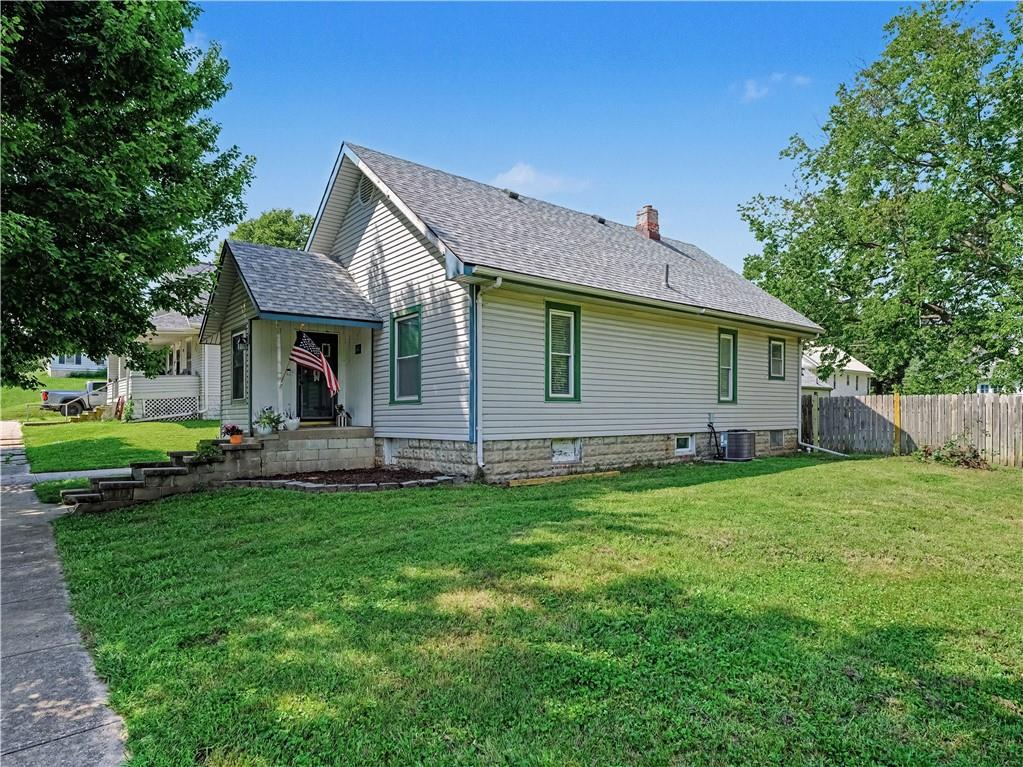 206 N 4th St, Fairfax, MO 64446