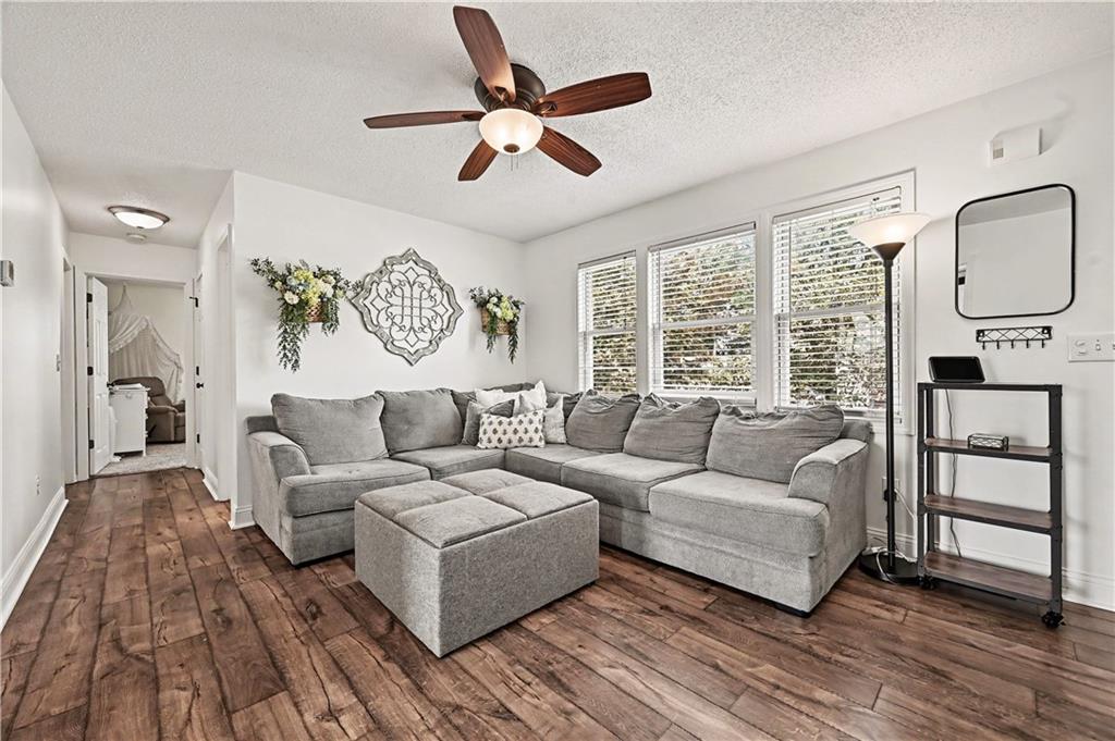 401 NW 71st St, Kansas City, MO 64118