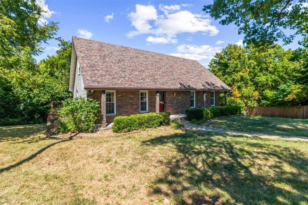 6820 S Hillside School Rd, Oak Grove, MO 64075