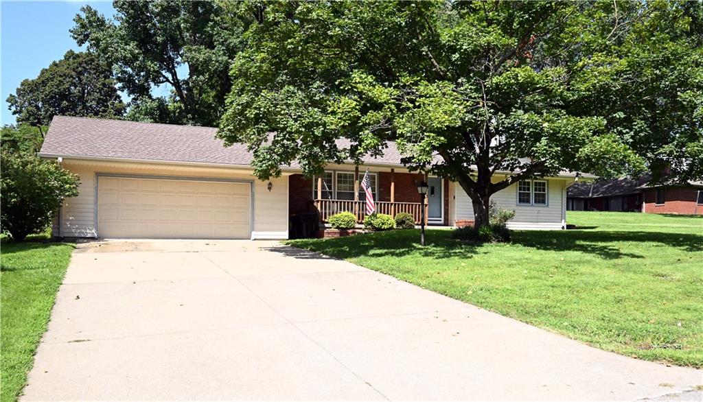 1203 W Price Ave, Savannah, MO 64485
