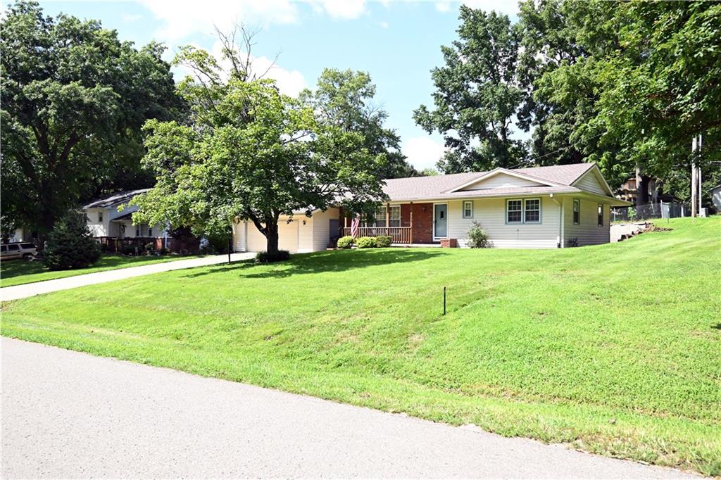 1203 W Price Ave, Savannah, MO 64485