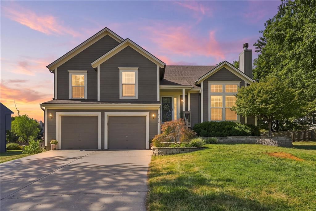 20778 Skyview Ln, Spring Hill, KS 66083