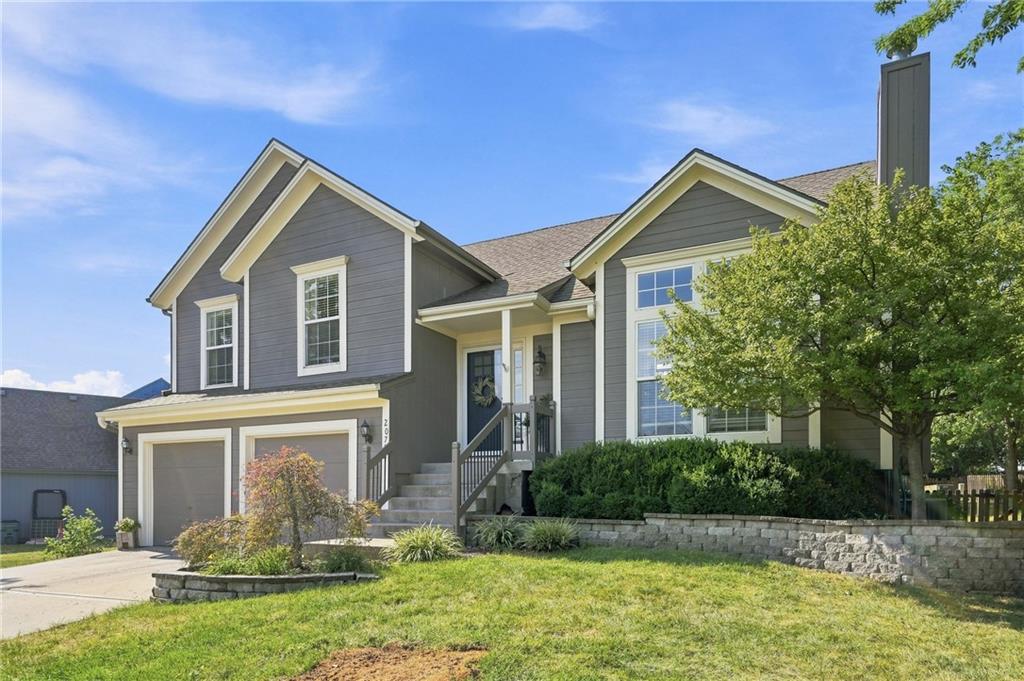 20778 Skyview Ln, Spring Hill, KS 66083