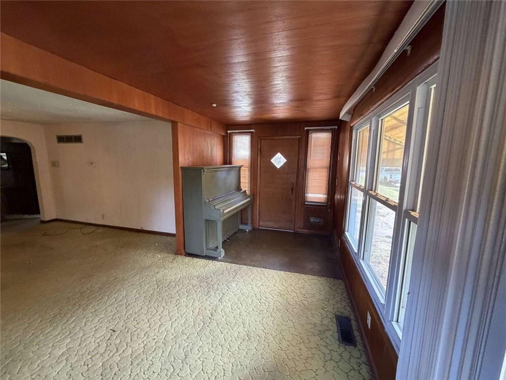810 S Raymond St, Independence, MO 64050