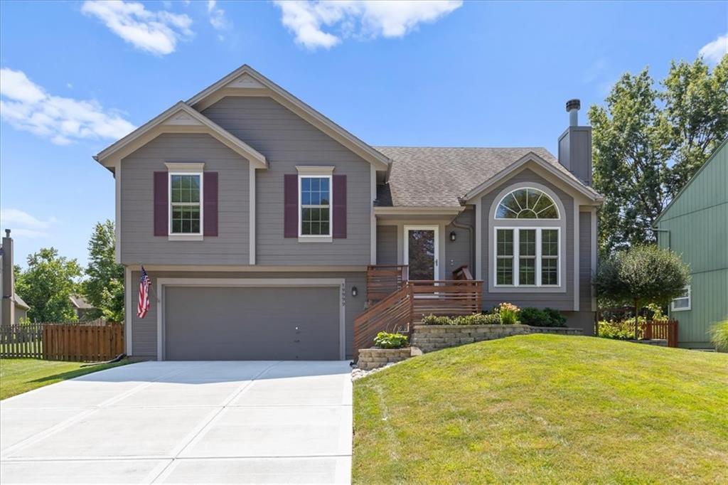 19999 W 219th Ter, Spring Hill, KS 66083
