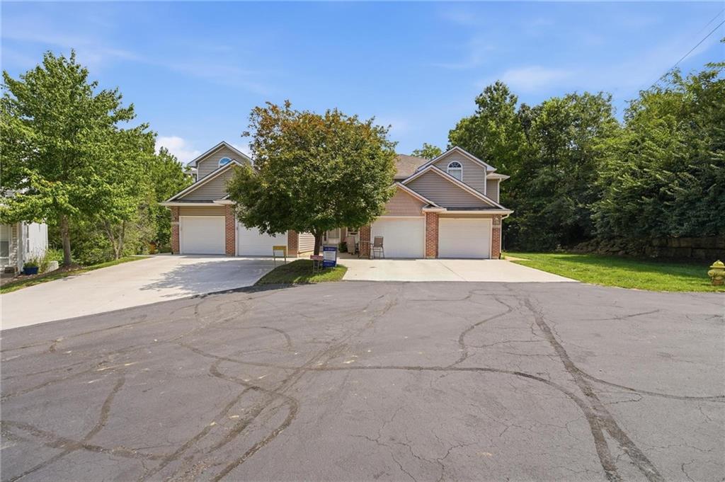 3525 NE Austin Dr, Lee's Summit, MO 64064