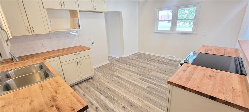 1019 Cherokee St, Humboldt, KS 66748